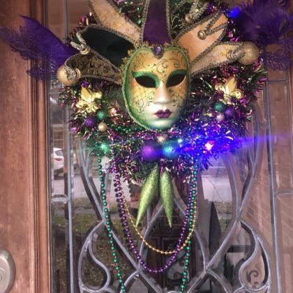Mask Will Vary. Mardi Gras 18"..